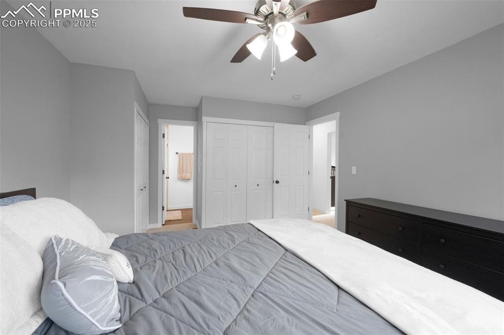 Image 19 of 27: Bedroom