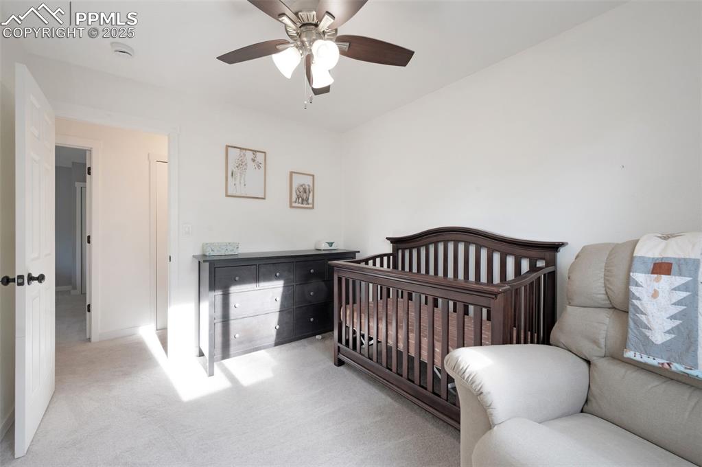 Image 24 of 27: Bedroom