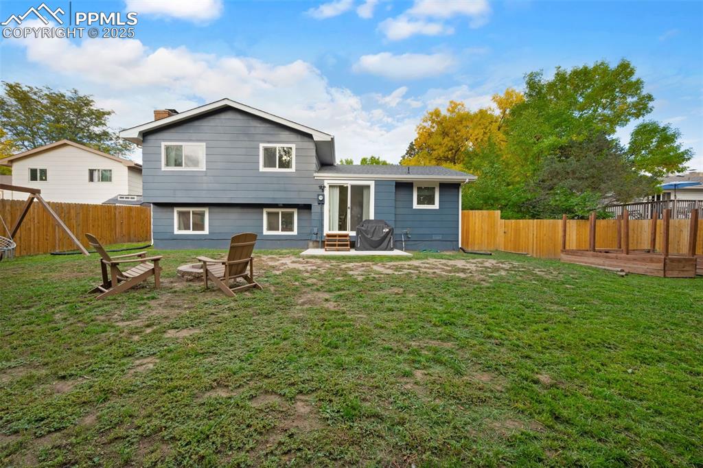 Image 25 of 27: Back of Structure