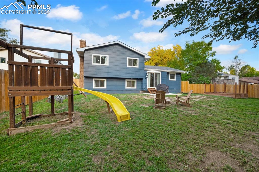 Image 26 of 27: Back of Structure