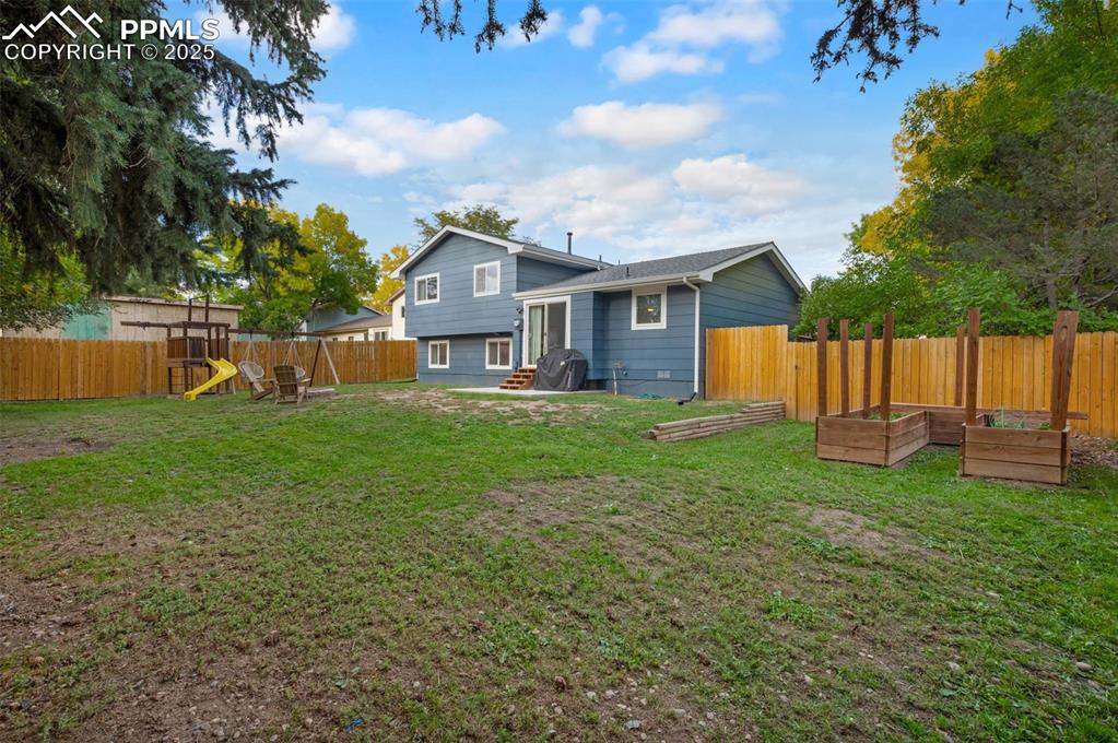 Image 27 of 27: Back of Structure