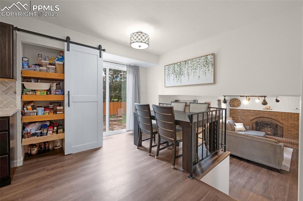 Image 7 of 27: Dining Area