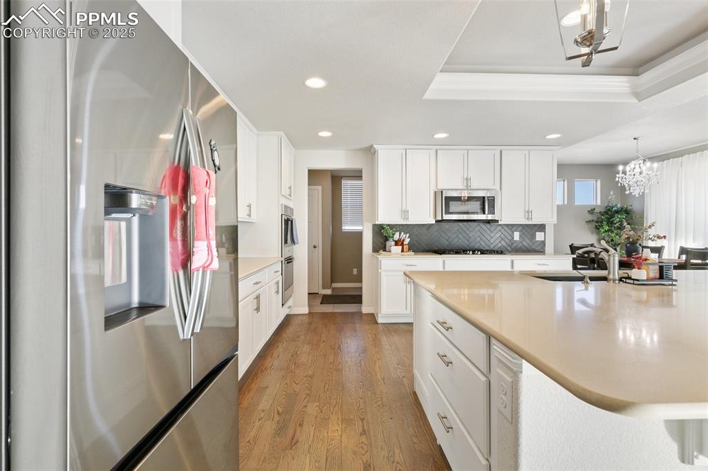 Image 12 of 50: Kitchen