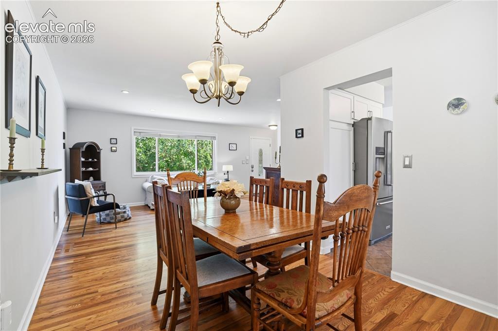 Image 11 of 32: Dining Area
