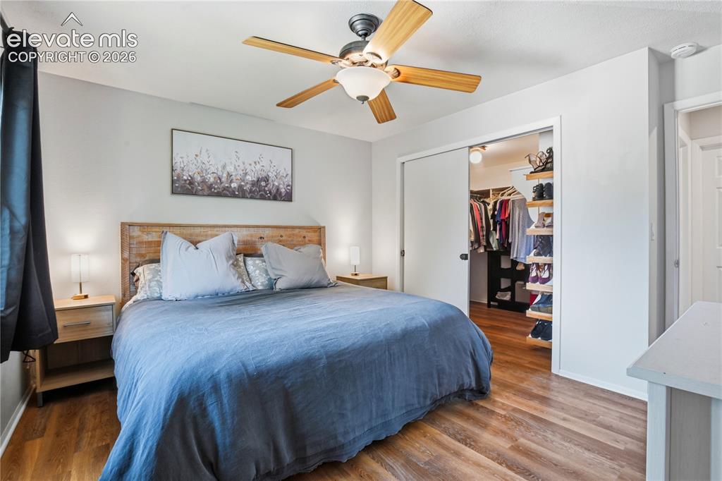 Image 14 of 32: Bedroom