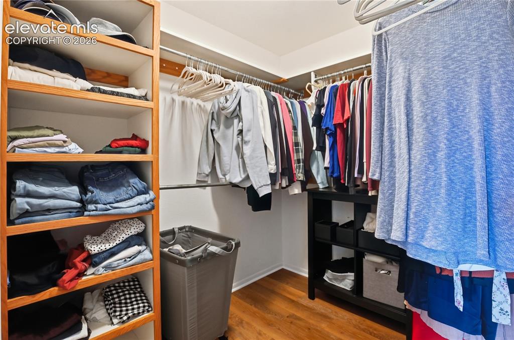 Image 15 of 32: Closet
