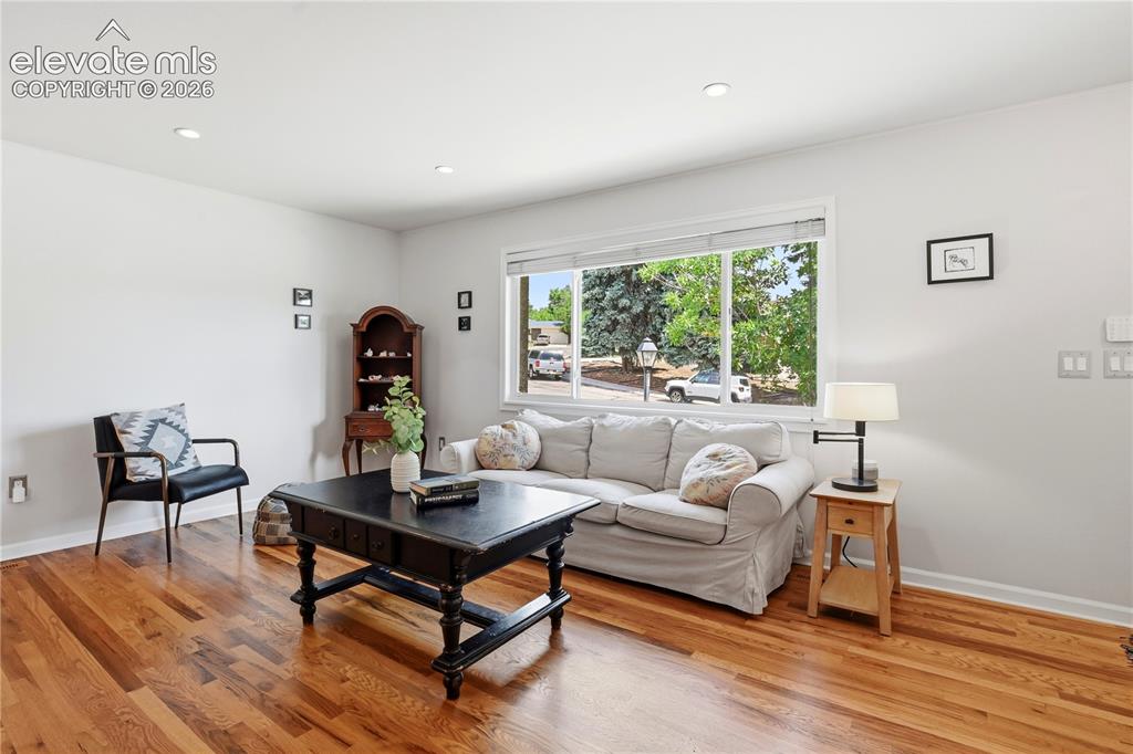 Image 6 of 32: Living Room