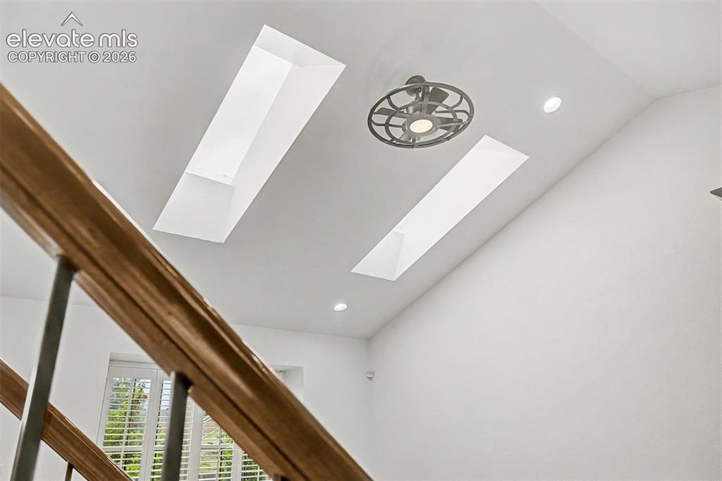 Image 9 of 18: open floor plan