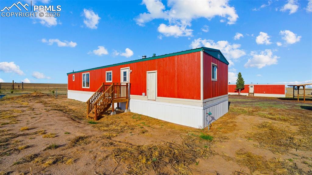 Image 11 of 50: Side of Structure