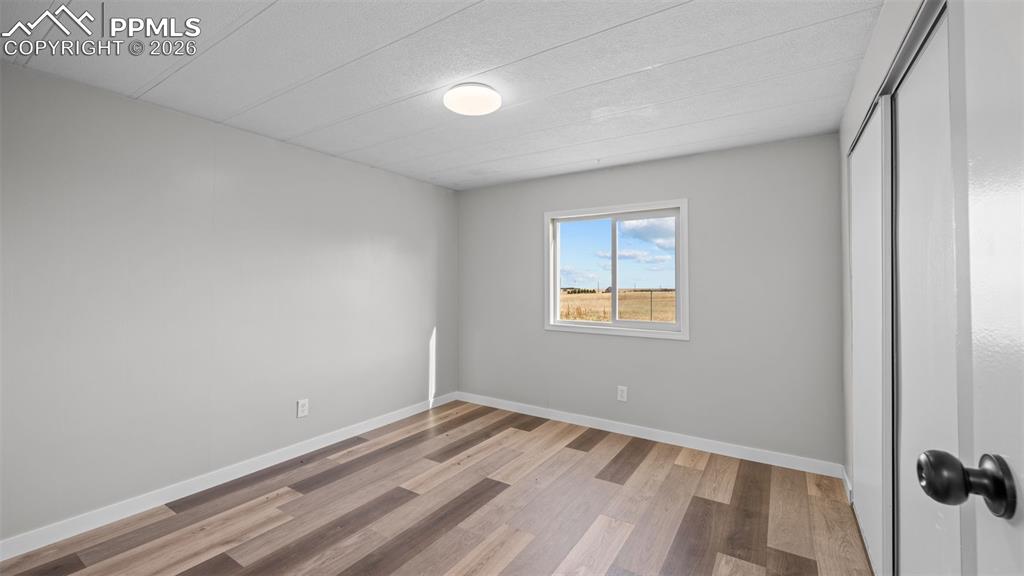 Image 18 of 50: Bedroom