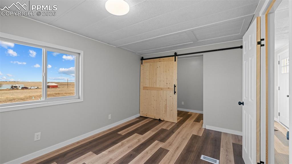 Image 25 of 50: Kitchen