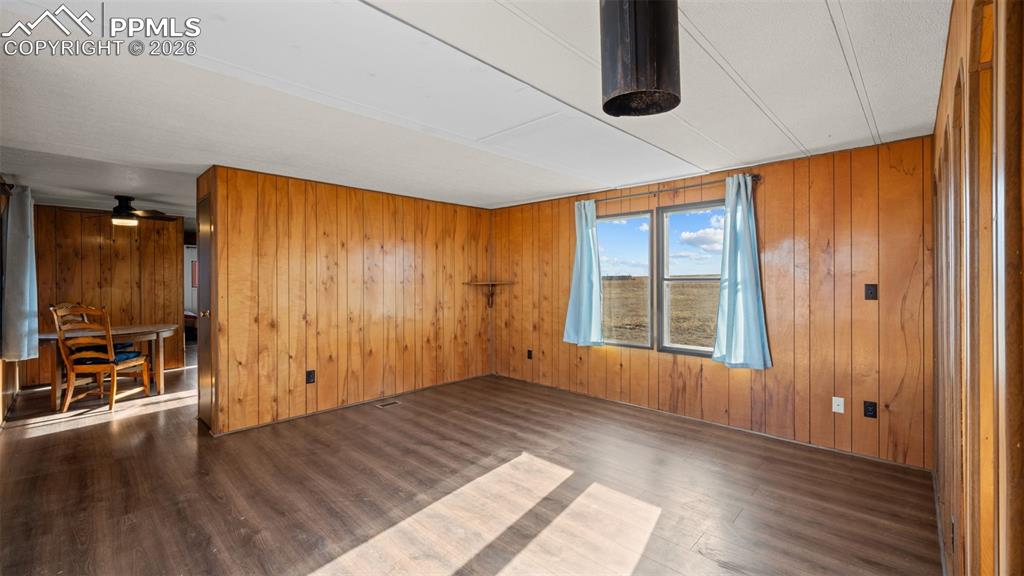 Image 28 of 50: Laundry