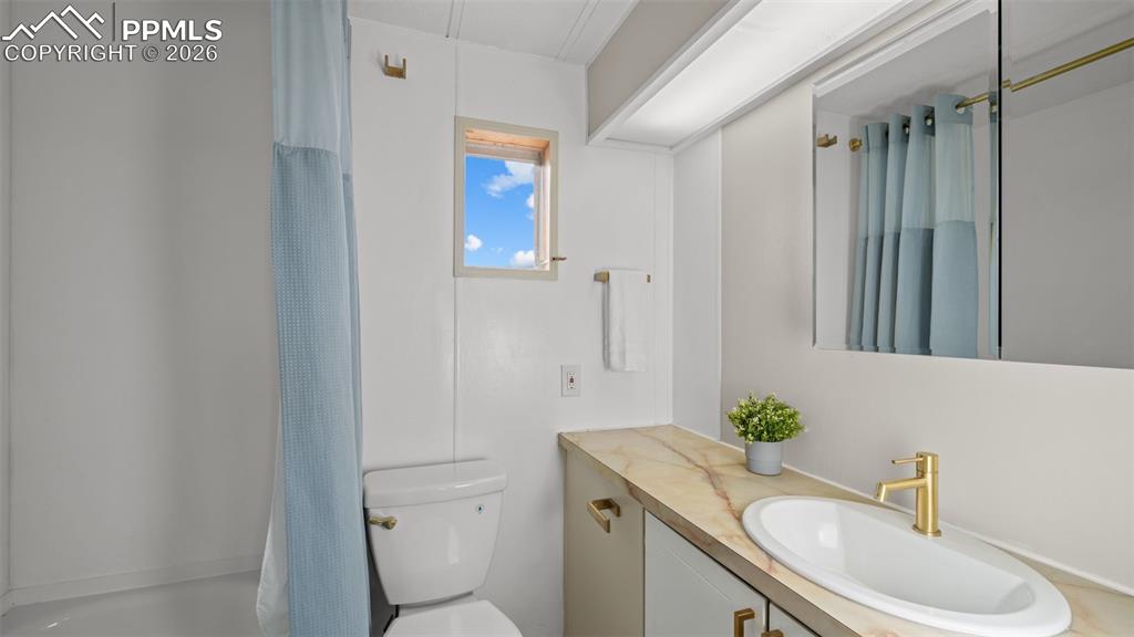 Image 37 of 50: Kitchen