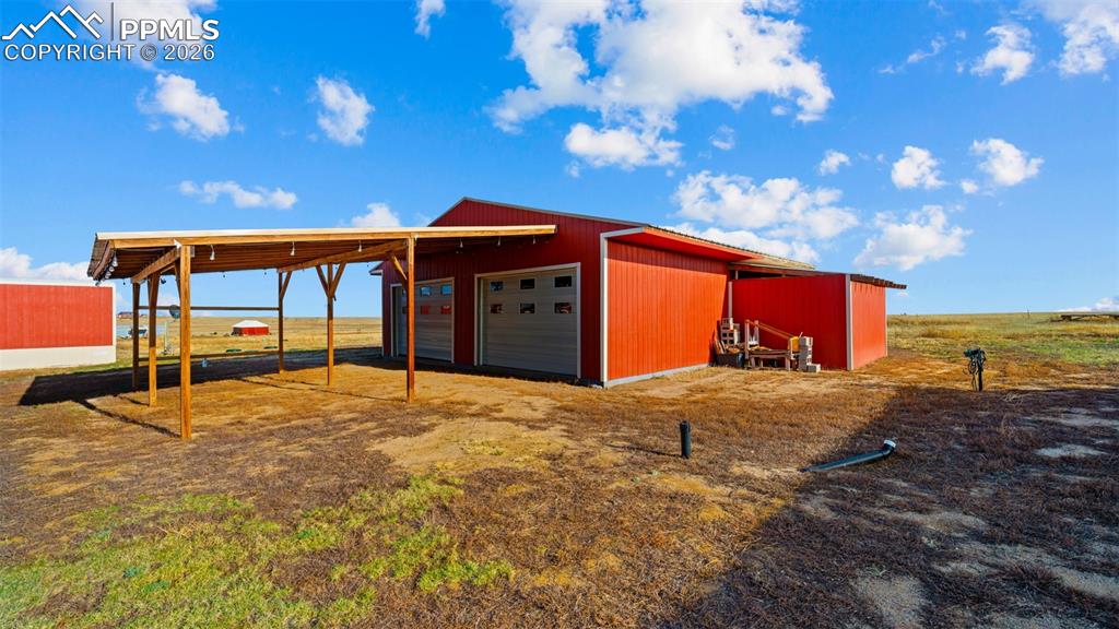 Image 40 of 50: Bedroom