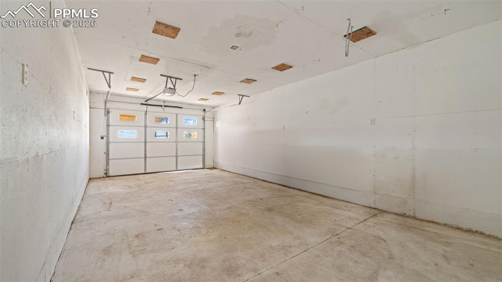 Image 41 of 50: Laundry