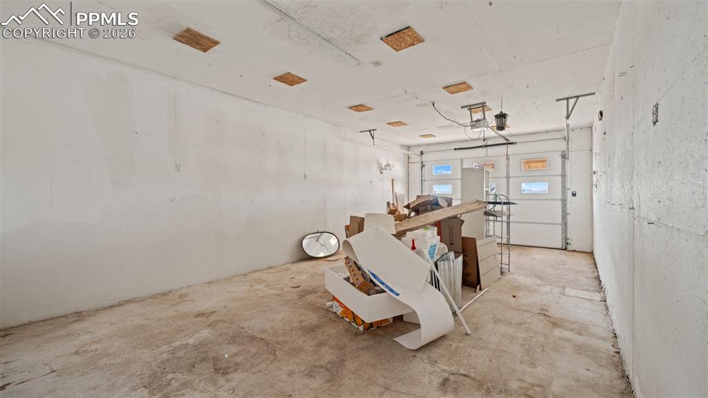 Image 42 of 50: Laundry