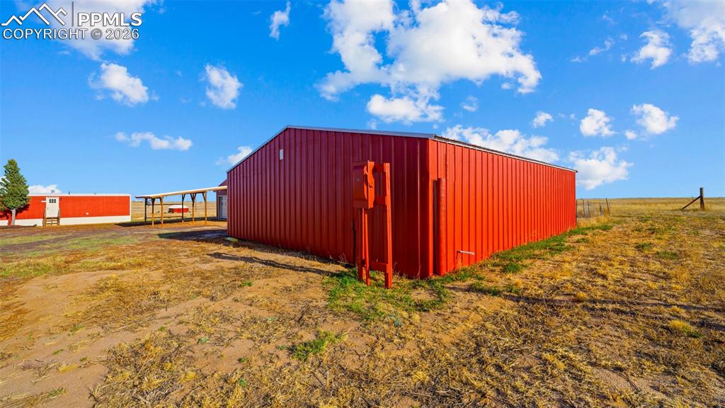 Image 45 of 50: Garage