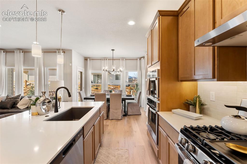 Image 17 of 48: Kitchen