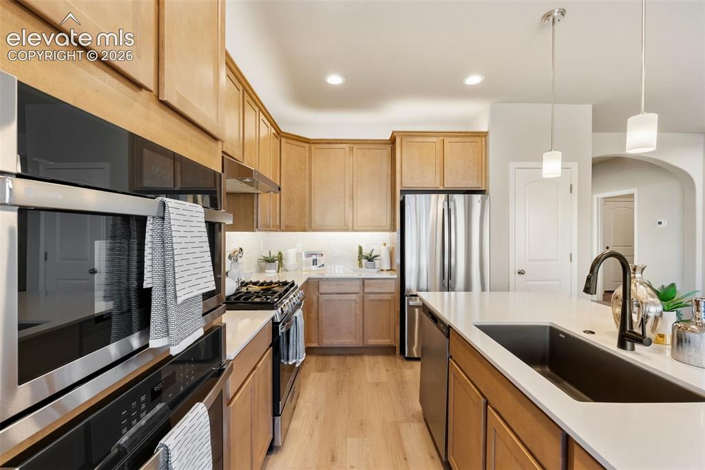 Image 18 of 48: Kitchen