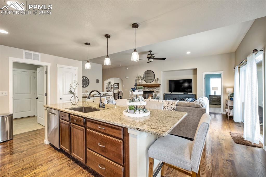 Image 11 of 50: Working kitchen island is perfect for entertaining