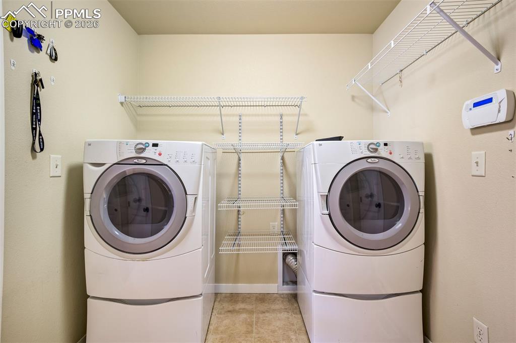 Image 25 of 50: Laundry