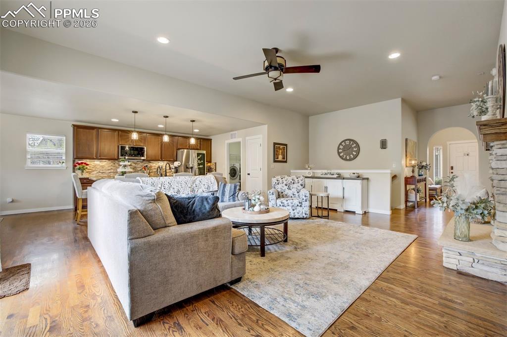 Image 3 of 50: Living Room