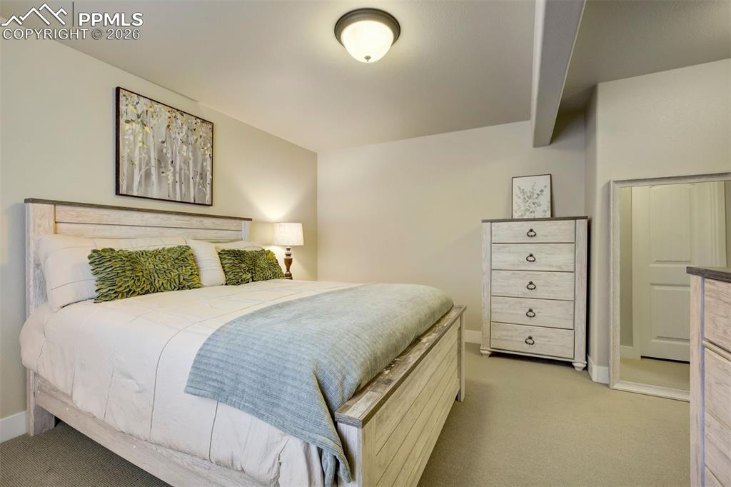 Image 34 of 50: Bedroom