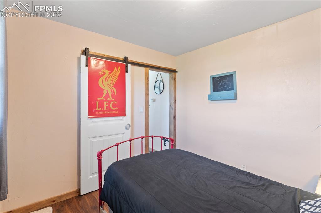 Image 11 of 28: Bedroom