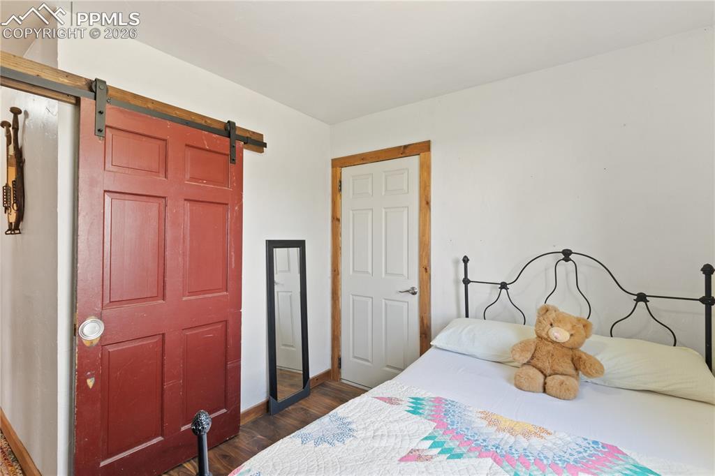 Image 15 of 28: Bedroom