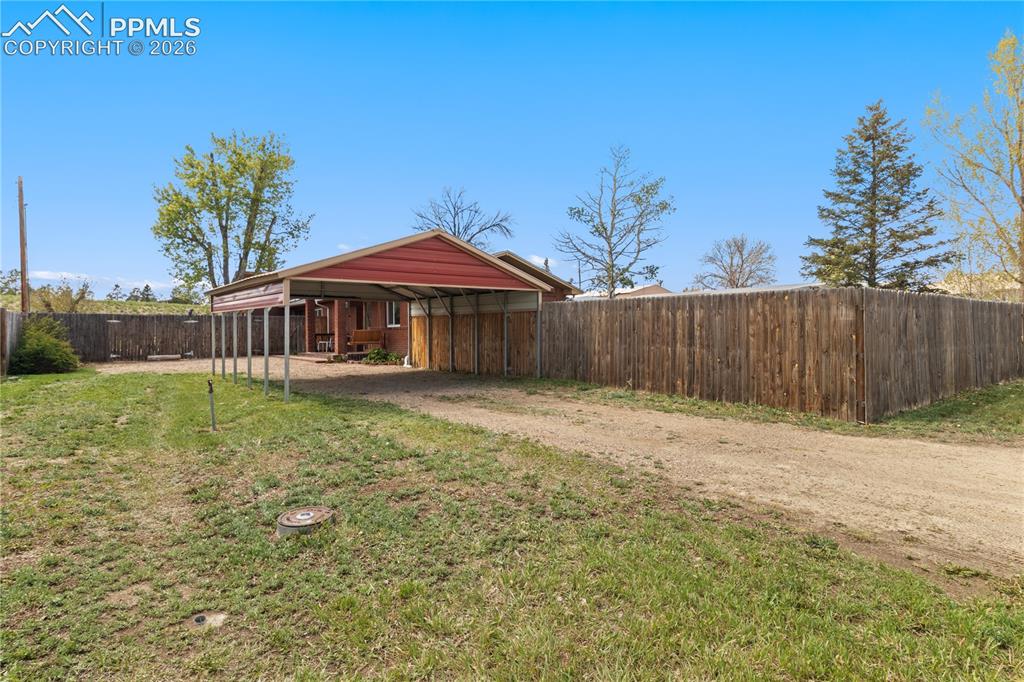 Image 2 of 28: Yard