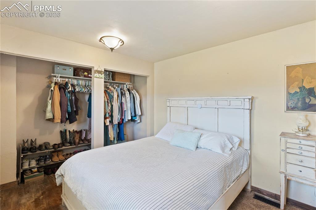 Image 20 of 28: Bedroom