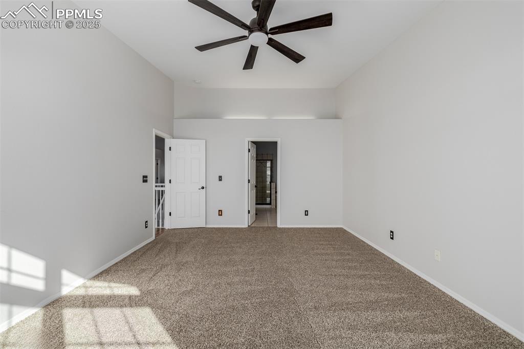 Image 19 of 45: Bedroom