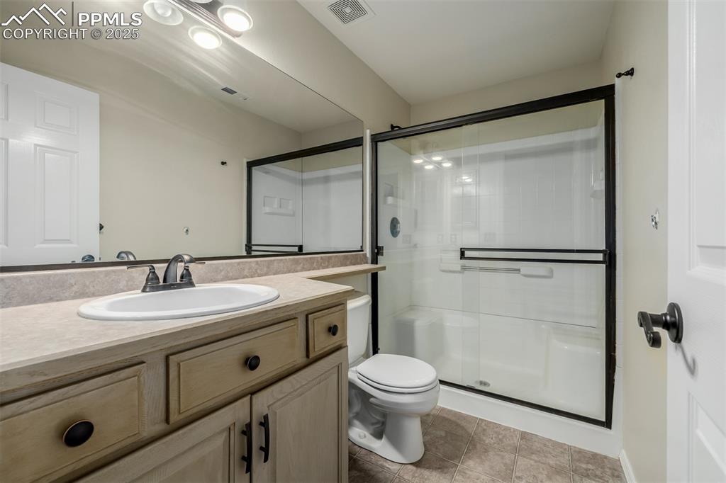 Image 27 of 45: Bathroom