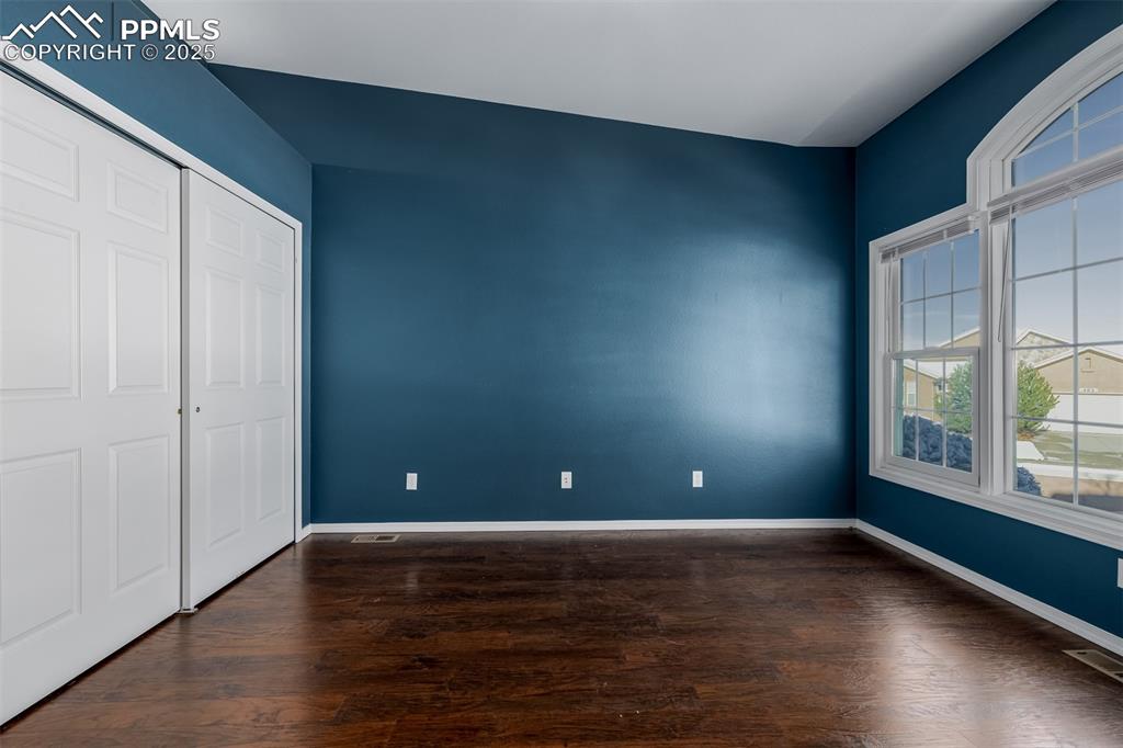 Image 30 of 45: Bedroom