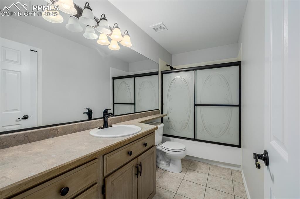 Image 31 of 45: Bathroom