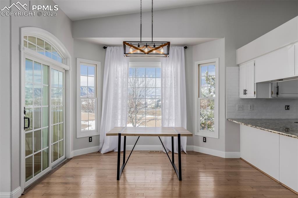 Image 9 of 45: Dining Area