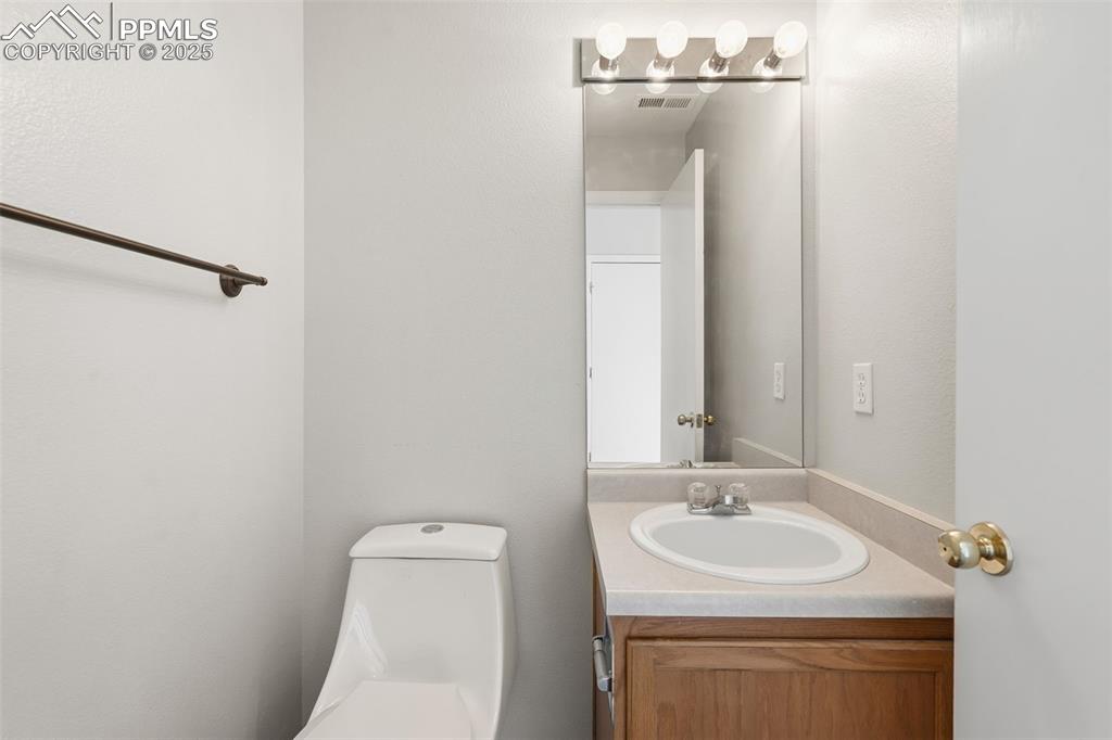 Image 14 of 25: Half bath on main level