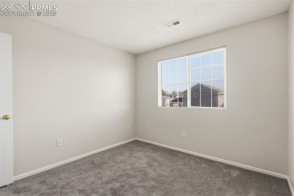 Image 16 of 25: Bedroom