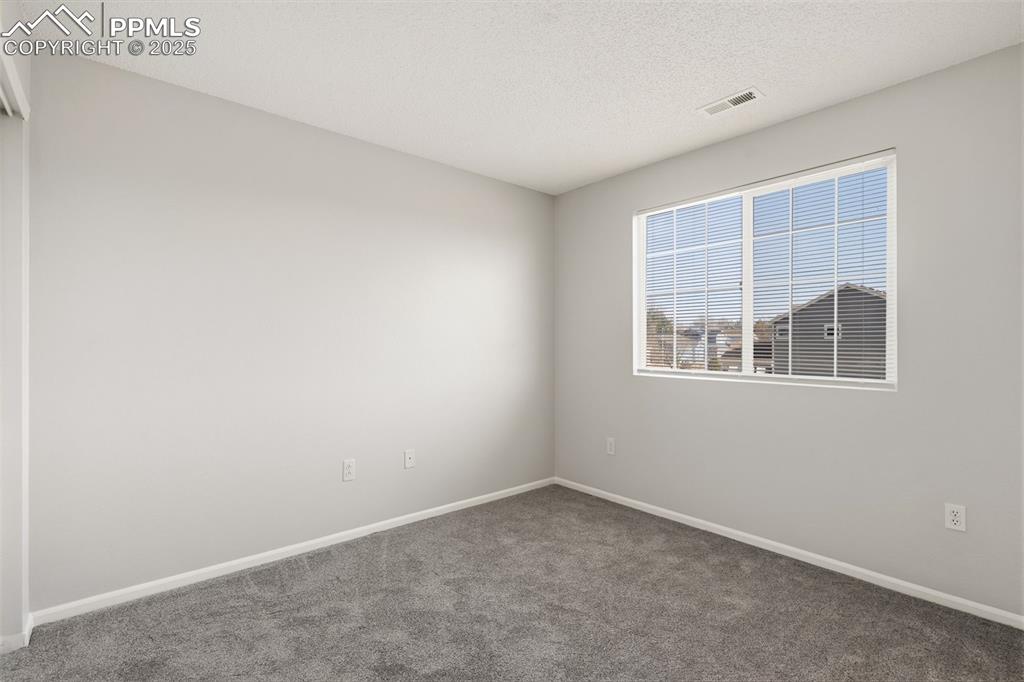 Image 17 of 25: Bedroom