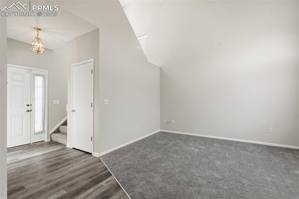 Image 3 of 25: Entryway & Livingroom