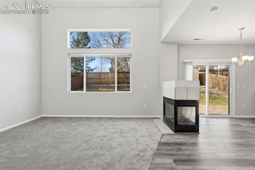 Image 7 of 25: Living Room