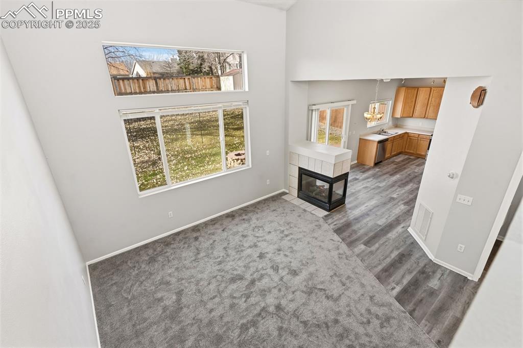 Image 8 of 25: Living Room