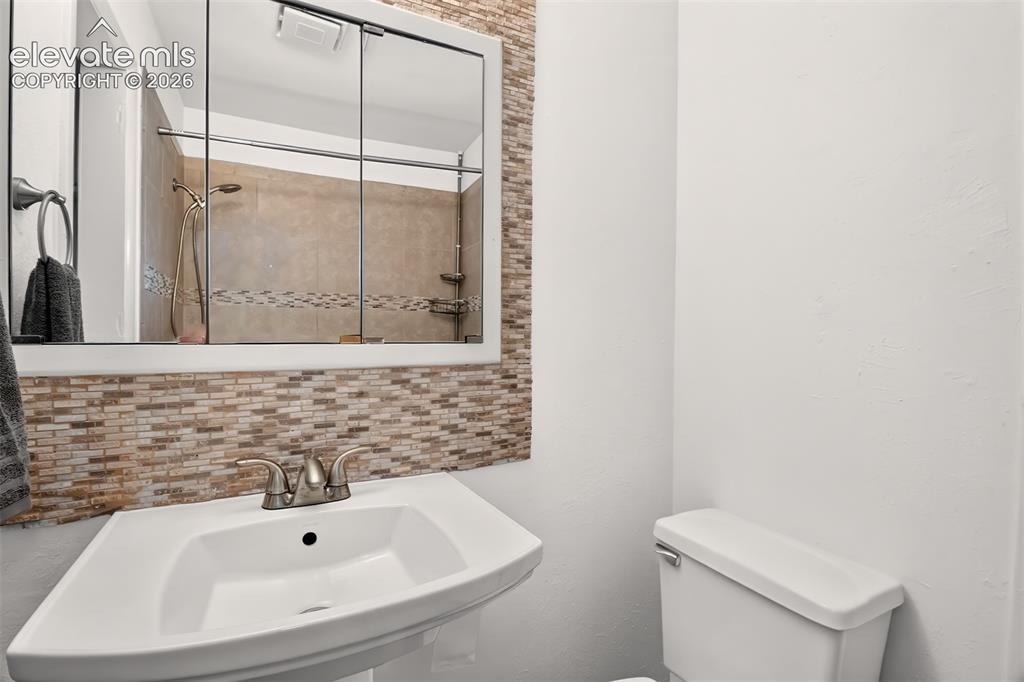 Image 12 of 44: Bathroom