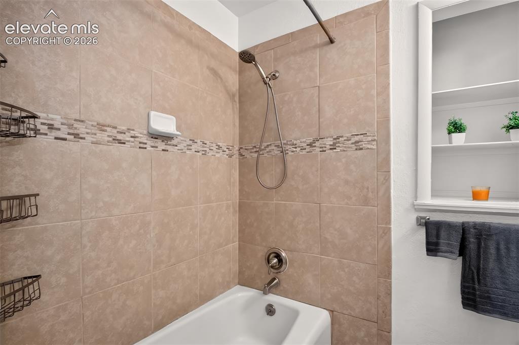 Image 13 of 44: Bathroom