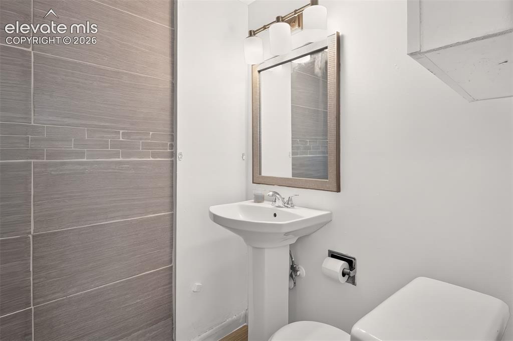 Image 19 of 44: Basement Bathroom