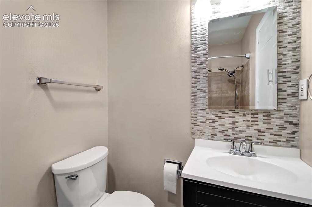 Image 35 of 44: Bathroom