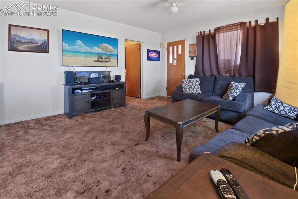 Image 13 of 16: Living Room