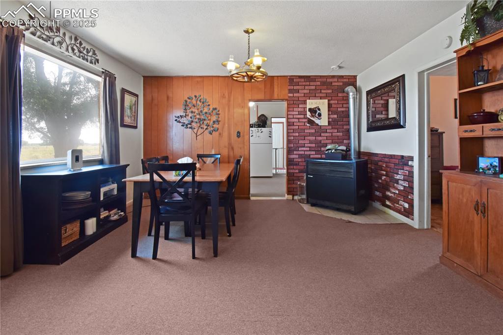 Image 15 of 16: Dining Area