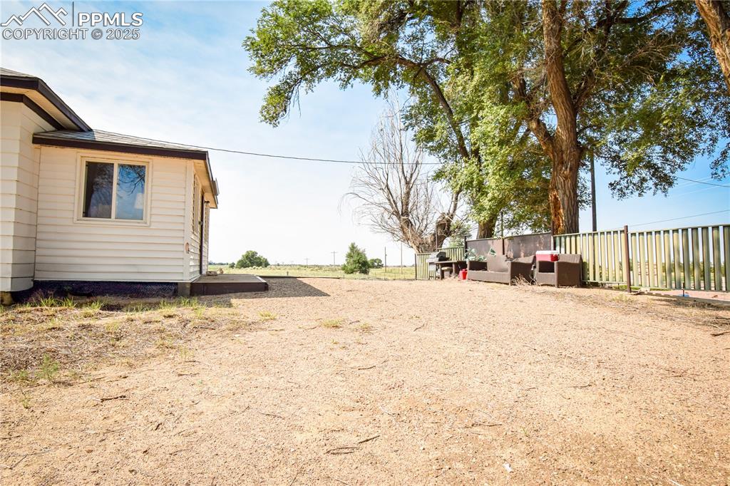 Image 6 of 16: Yard