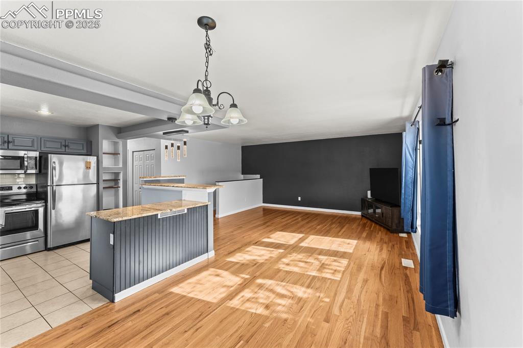 Image 10 of 46: Dining Area